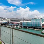 Qv Elegant Modern Apt With Water View - 982